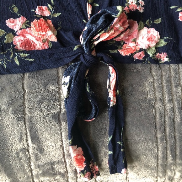 Cropped Tie Front Cold Shoulder Shirt - Picture 3 of 11